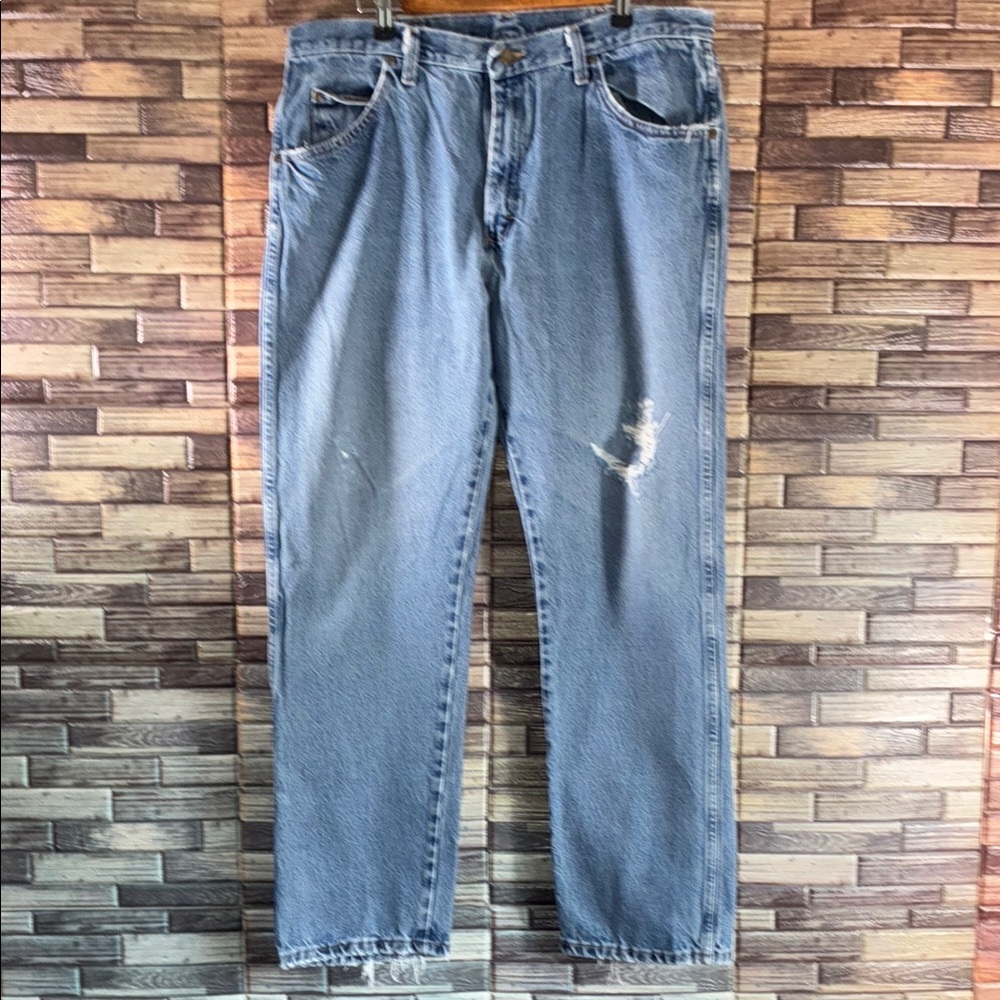 Pre Owned Wrangler Blue Relaxed Fit Jeans Natural Distressing 38x32